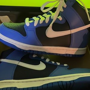 Brand new size 4/5boys